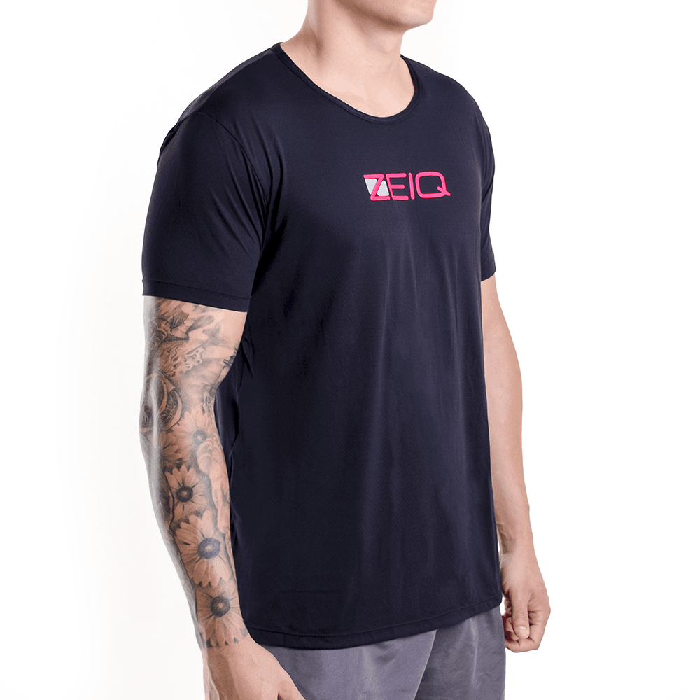 Camiseta Esportiva Slim Zeiq Preta - Logo Rosa e Branco